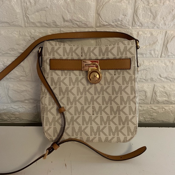 NWOT Michael Kors MK HAMILTON VANILLA CROSSBODY - Picture 1 of 8